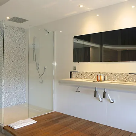 מלון Oz'inn & 5*