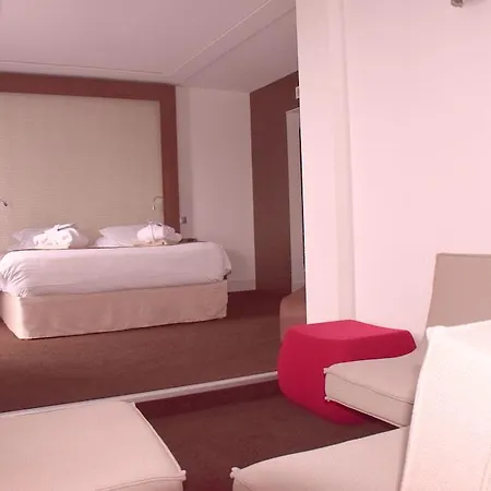 Oz'inn & מלון 5*