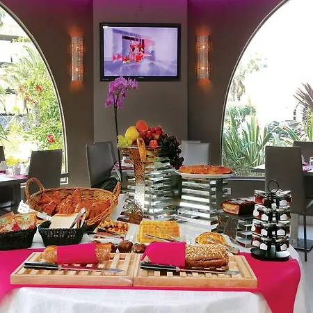 מלון Oz'inn & 5*