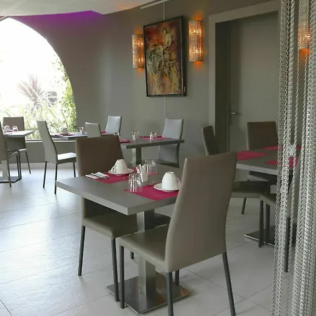 מלון Oz'inn & 5*