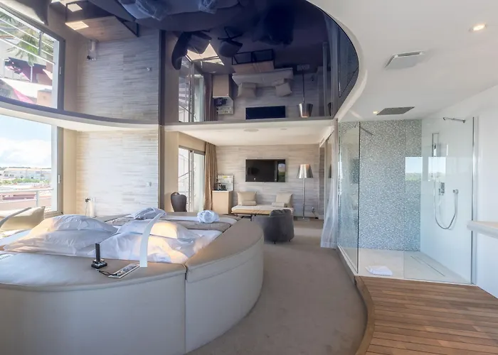 Oz'inn & 5* アグド