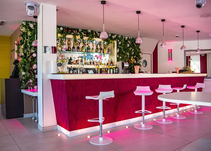 Oz'inn & 5* アグド