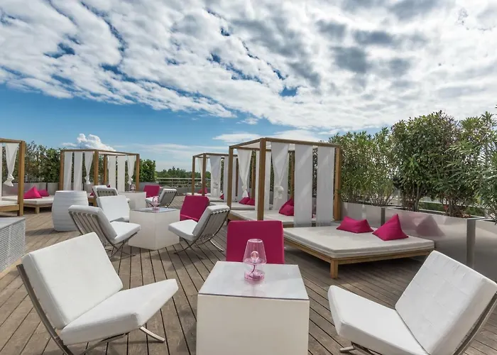 Oz'inn & 5* アグド