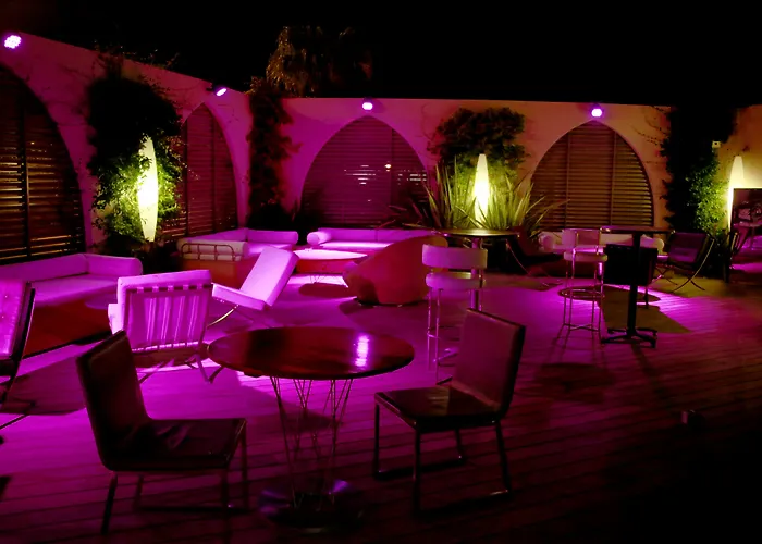 Oz'inn & 5* アグド